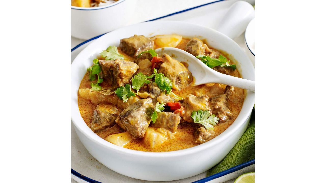 Eighth on the list was Massaman Curry which a combination of Indian, Malay, and Persian cuisines. It's ranking is 4.6. Credit: Instagram/@taste_team