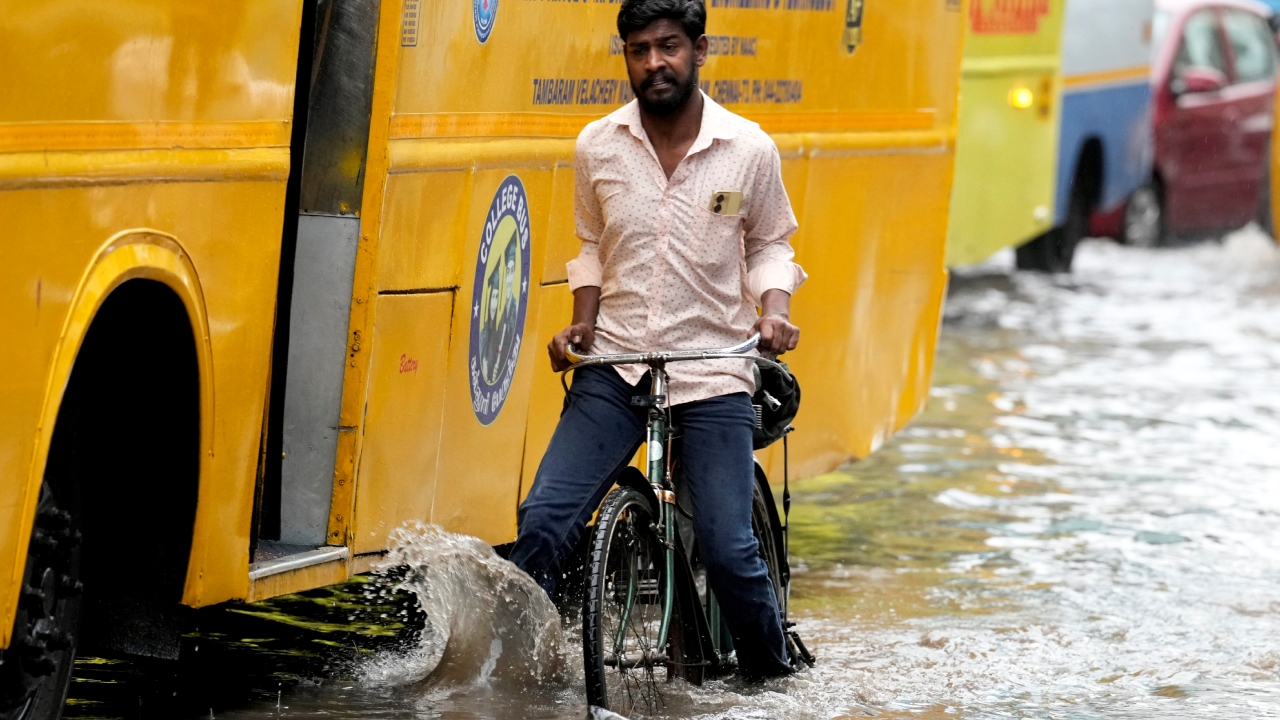 So far, a holiday has been declared for schools in six districts—Ranipet, Chennai, Kancheepuram, Tiruvallur, Chengalpet and Vellore. Credit: PTI Photo
