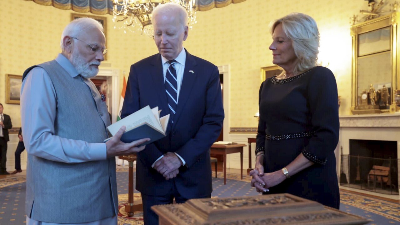 According to the White House, the President, the First Lady and the Prime Minister also enjoyed a musical tribute to the regions of India, performed by youth dancers from Studio Dhoom, a local Indian dance studio that helps connect a new generation to the vibrant culture of Indian dance. Credit: PTI Photo
