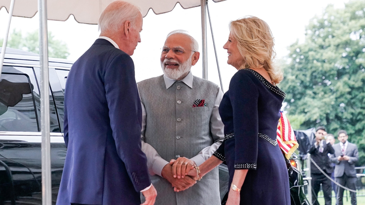 The two exchanged pleasantries and posed for photos. Before entering the White House, the Prime Minister, the President and the First Lady had a short conversation. Credit: Reuters Photo