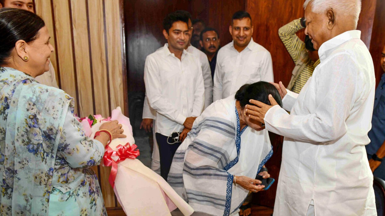 Patna: TMC chief and West Bengal Chief Minister Mamata Banerjee seeks blessing of RJD President Lalu Prasad Yadav as RJD leader Rabri Devi looks on during a meeting, in Patna, Thursday, June 22, 2023. Credit: PTI Photo
