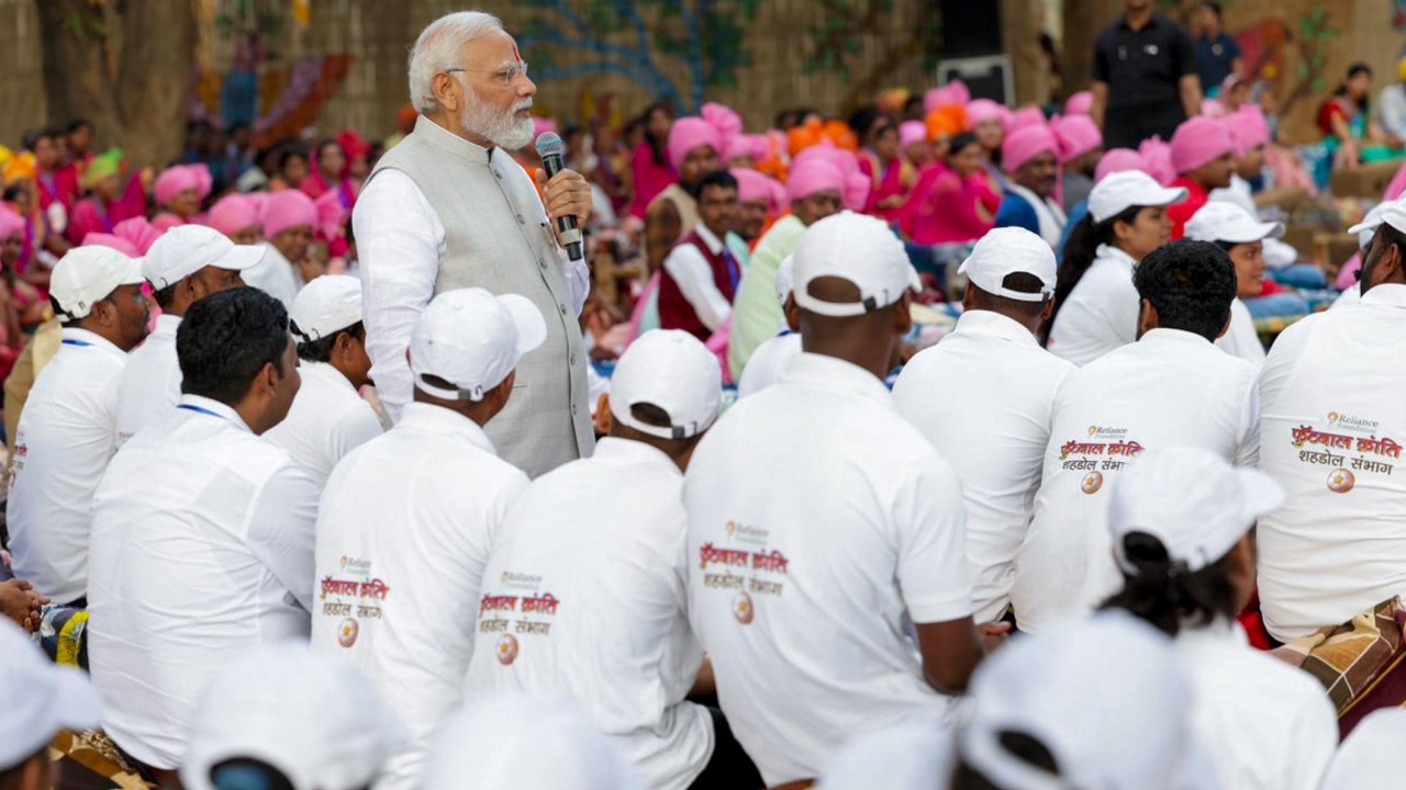 The PM also met young players of
