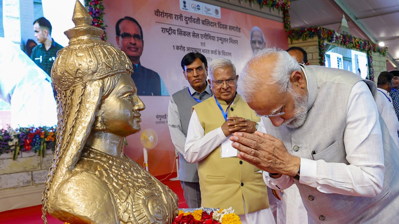Modi paid homage to Rani Durgavati at the launch of National Sickle Cell Anaemia Elimination Mission, in Shahdol, MP. Credit: PIB