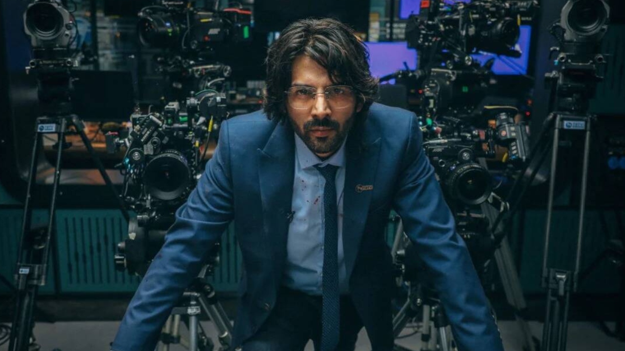Kartik Aaryan: Kartik takes us on a rollercoaster ride as Arjun Pathak, a news anchor turned journalist, who plunges into a high-stakes hostage situation. Aaryan's magnetic performance delves into the depths of a journalist's soul, capturing the internal conflicts and ethical dilemmas faced in the relentless pursuit of breaking news. Credit: Netflix