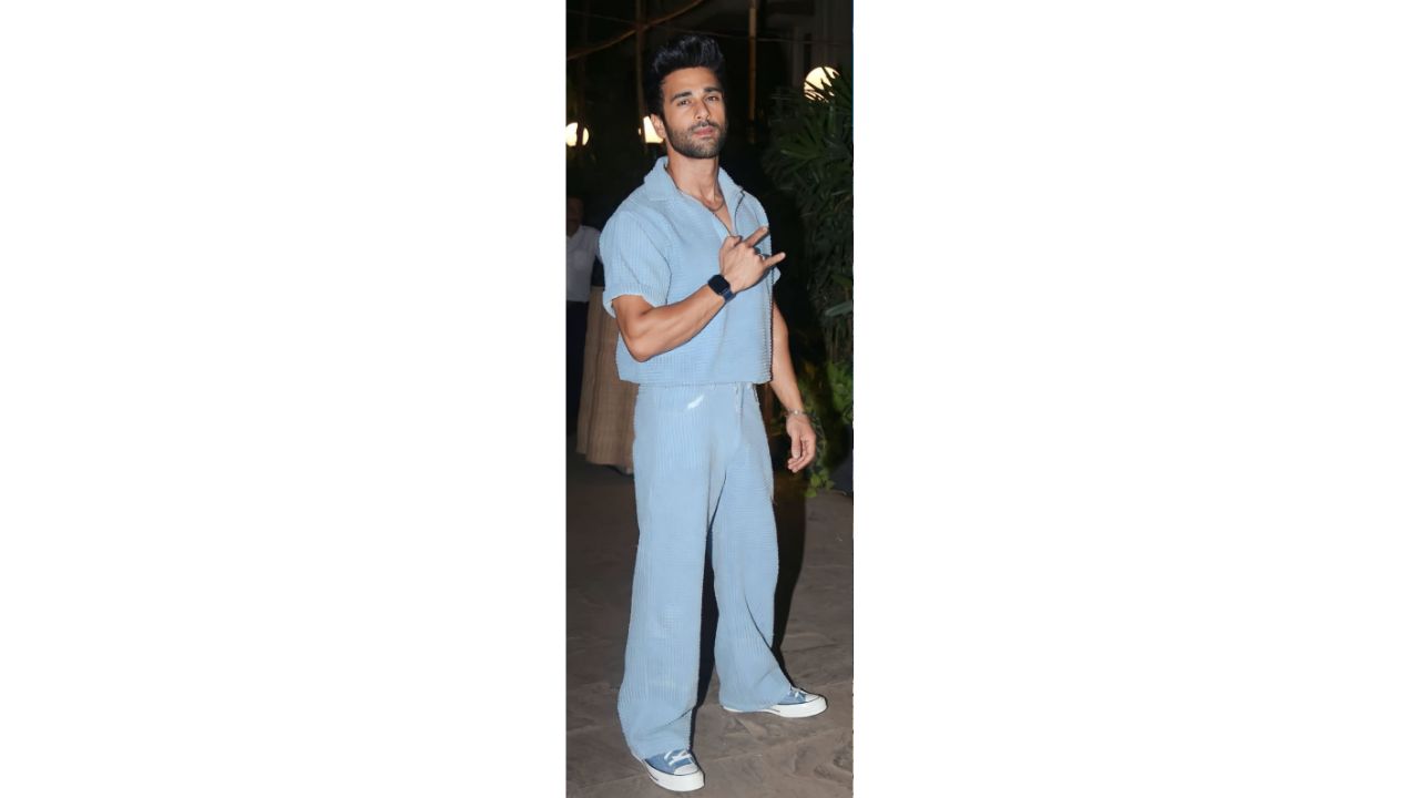 Bollywood heartthrob Pulkit Samrat recently turned heads as he was spotted in a blue co-ord set adorned with a textured grid pattern. Paired flawlessly with matching blue shoes and a trendy chain, his ensemble exuded a remarkable coolness. With an effortless sense of style, Pulkit flexed his fashion sense leaving onlookers mesmerised by his impeccable and on-trend appearance. Credit: Special Arrangement