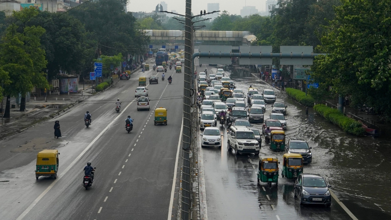 Life limps back to normalcy in Delhi as water recedes