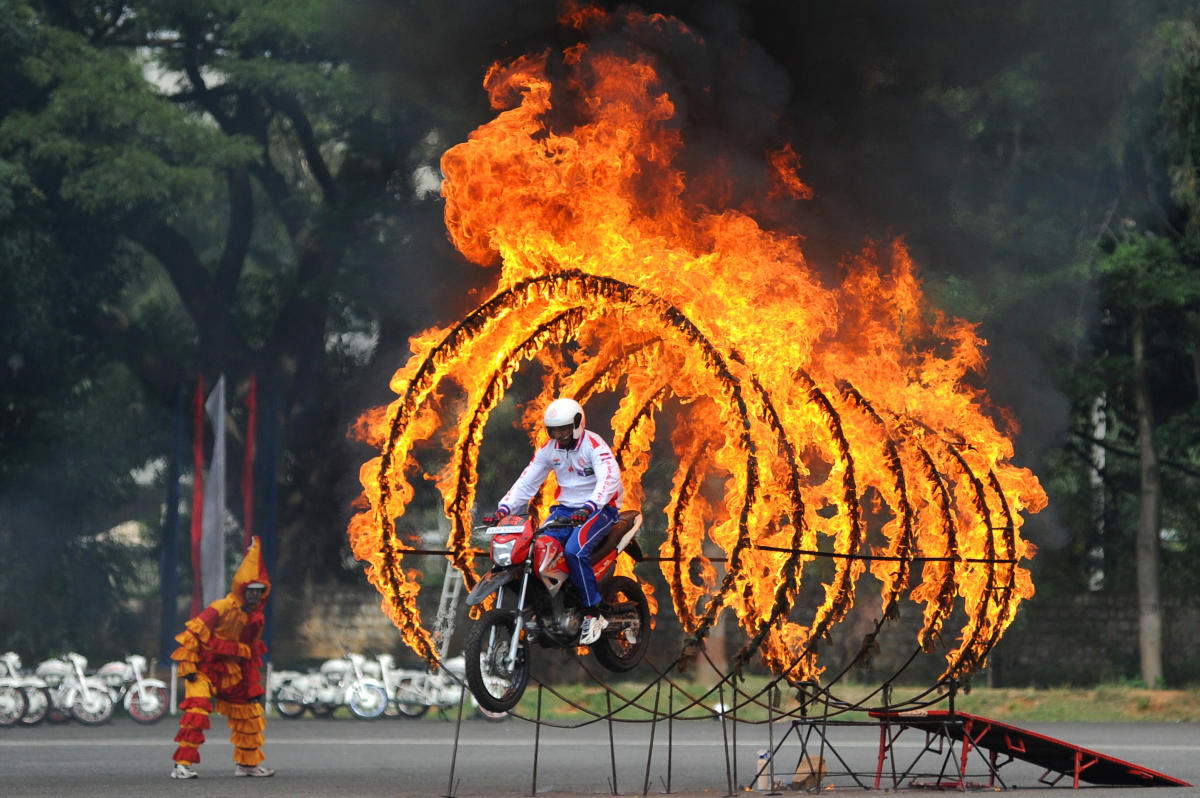 Shwet Ashwa, the Military Police Motorcycle display team, performed daredevil stunts for the occasion. Credit: DH Photo/Pushkar V