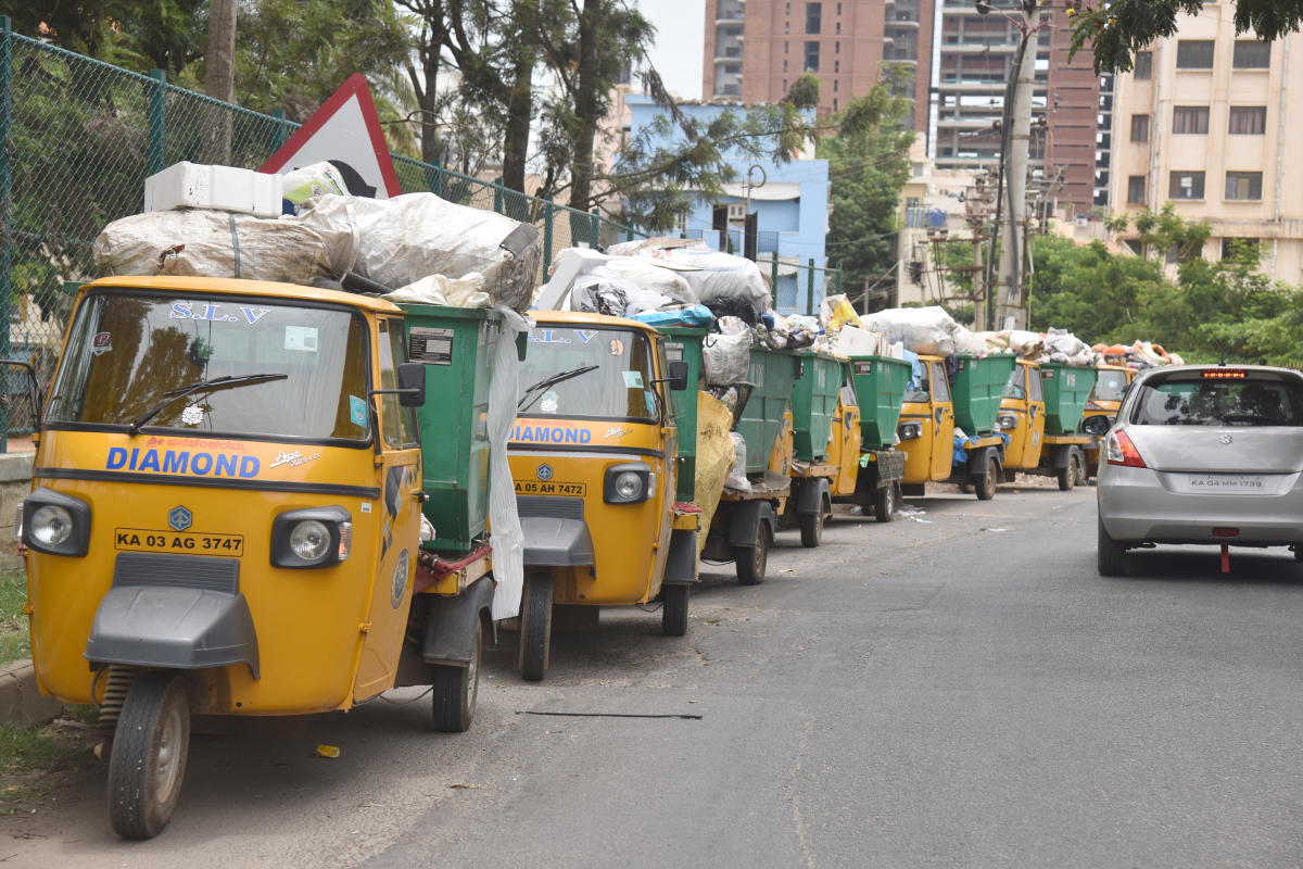 As per the data made available by the BBMP, segregation of dry and wet waste reached almost zero in as many as 35 wards. Credit: DH Photo