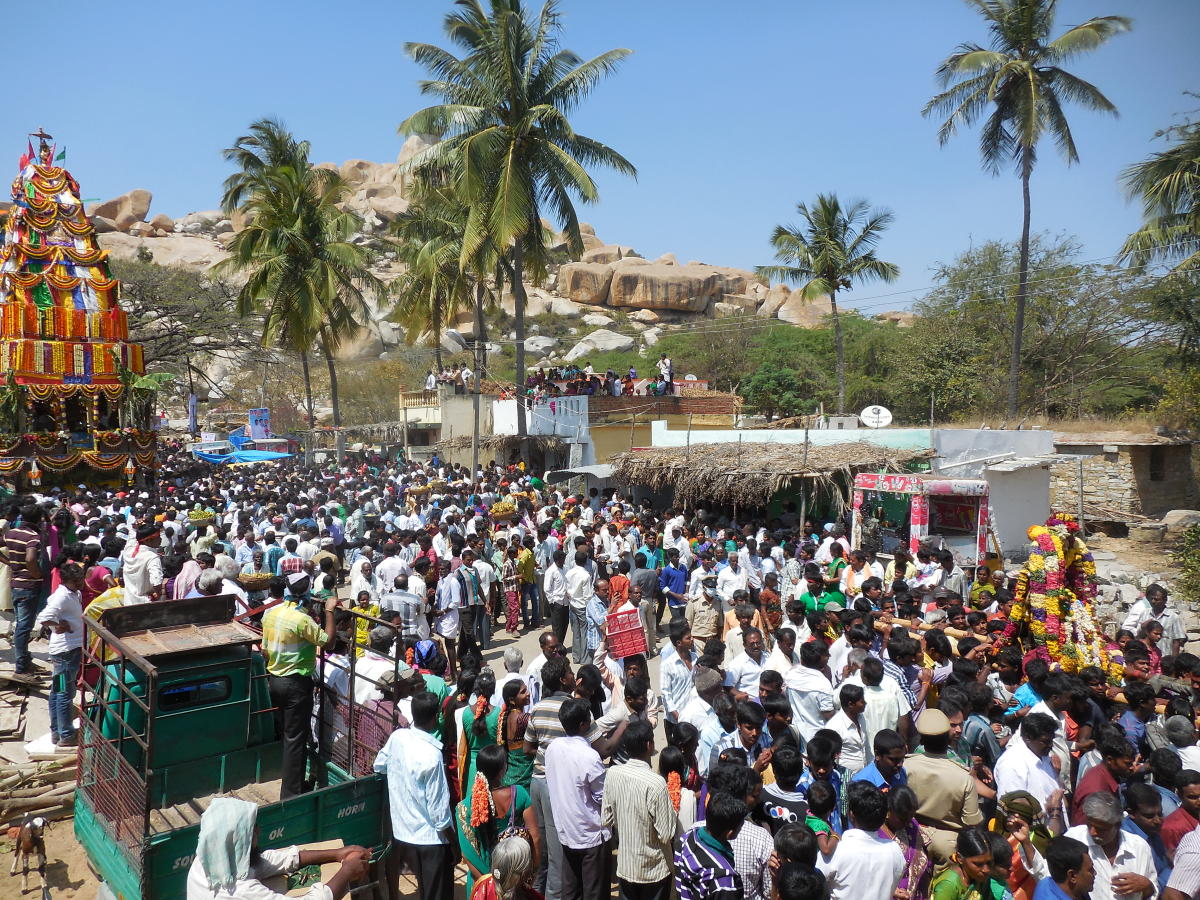 Binding A temple car decorated and drawn for a procession by people during the Avani festival in Mulbagal taluk; cattle brought to the Avani fare.