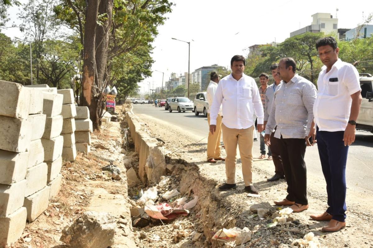 Mayor Goutham Kumar along with his deputy Ram Mohan Raju, Bommanahalli MLA Satish Reddy and BBMP engineers reviewed the work from Agara Junction to Central Silk Board on Friday. SPECIAL ARRANGEMENT