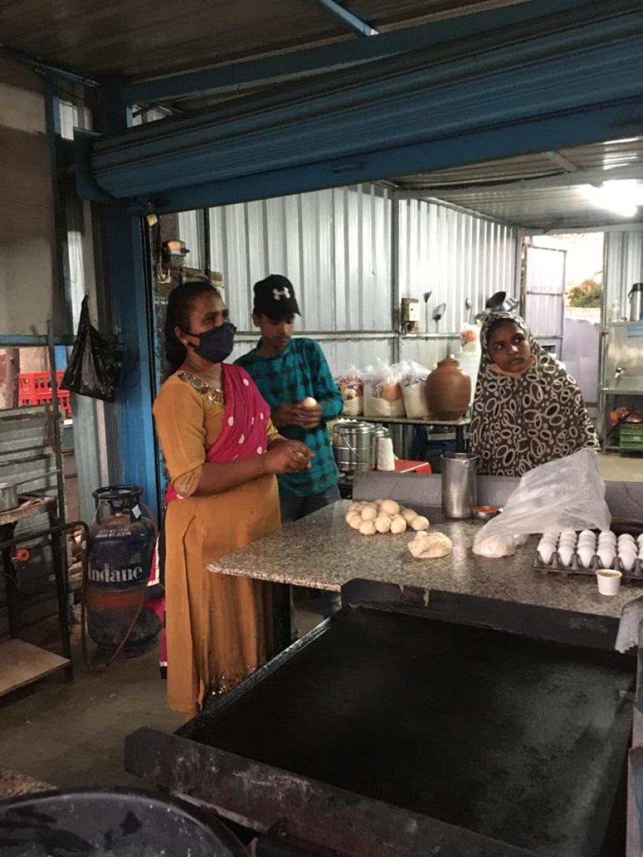 Sheikh Ahmed’s family cooks food and distributes it among migrant workers.