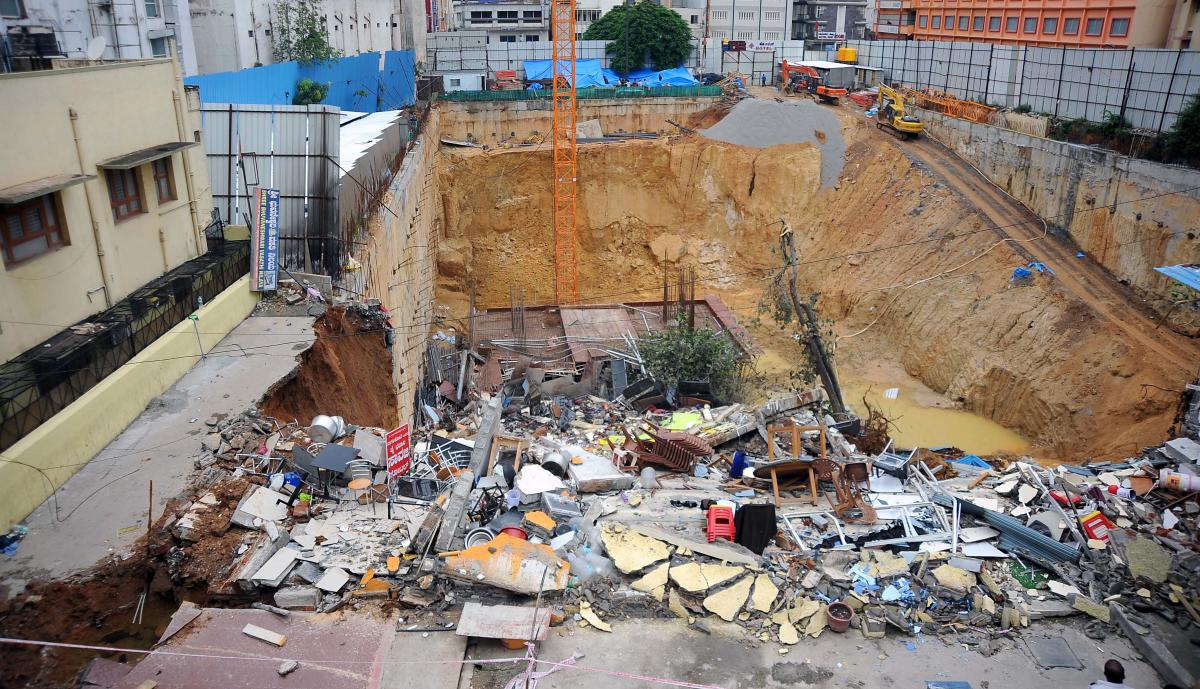 One of the buildings before it collapsed. (R) The site of the collapse, behind what was once the iconic Kapali Theatre in Majestic area. DH Photo/Pushkar V