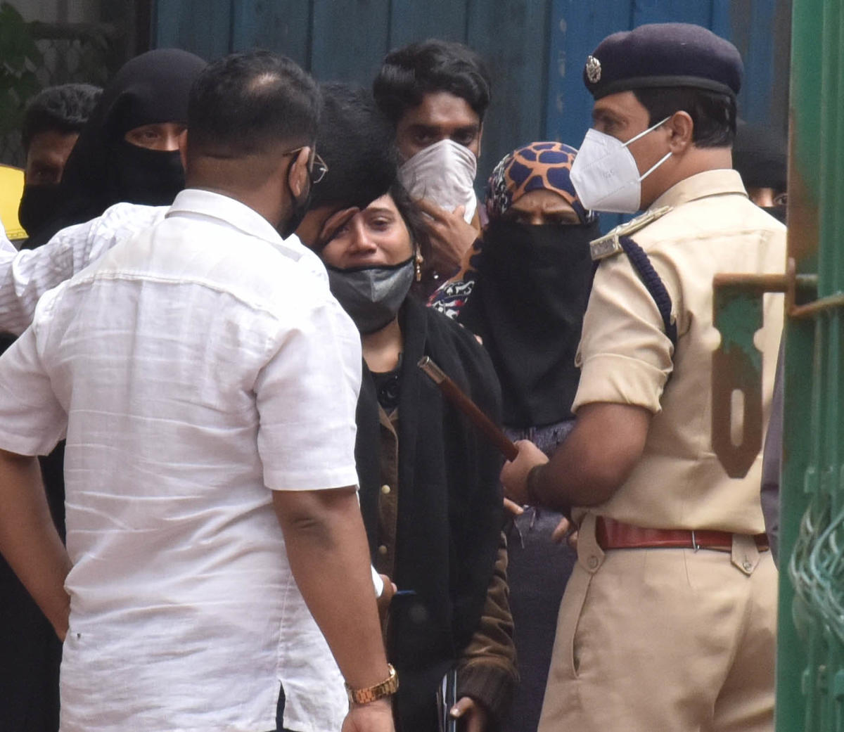 Relatives of a victim of police firing mourn at the Bowring hospital mortuary on Wednesday. DH PHOTO/JANARDHAN B K