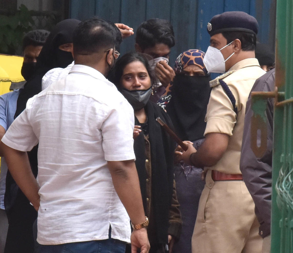 Relatives of a victim of police firing mourn at the Bowring hospital mortuary on Wednesday. DH PHOTO/JANARDHAN B K