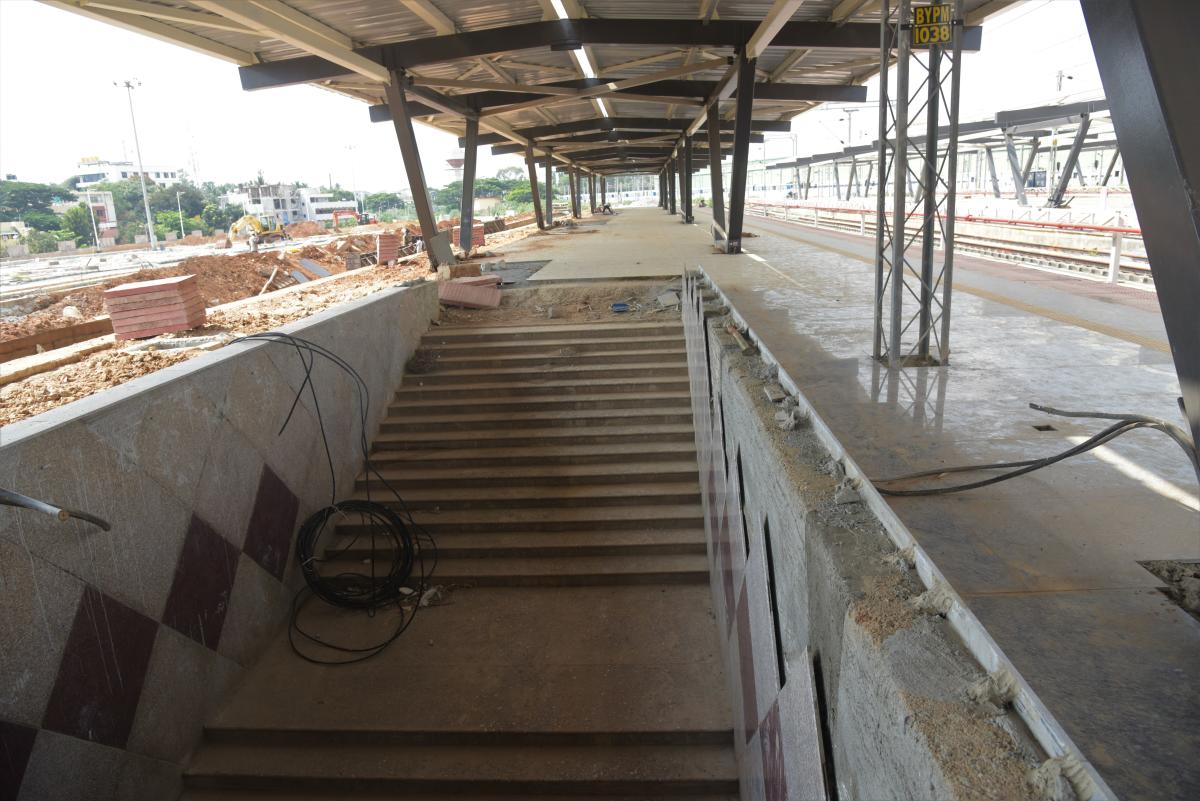Work is going on in full swing. DH Photos/B H Shivakumar