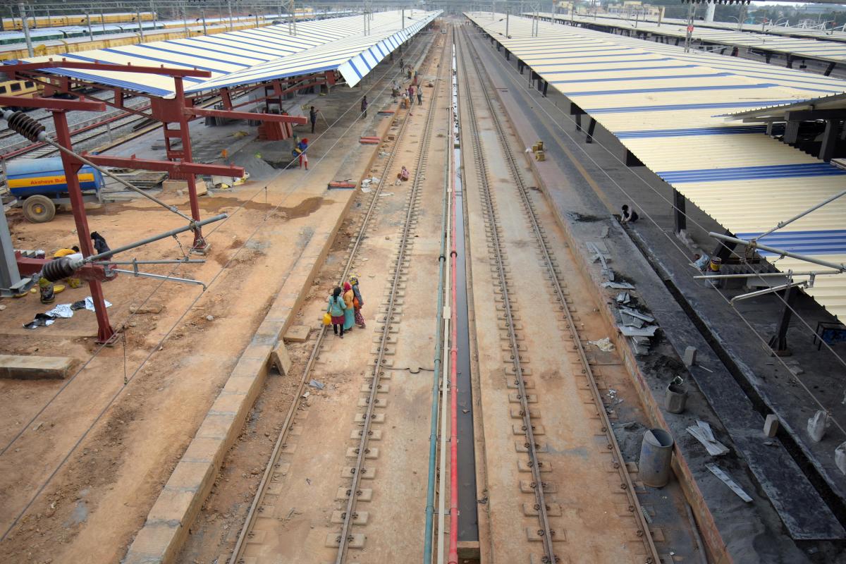 Work is still going on at the Visvesvaraya Terminal in Baiayappanahalli, Bengaluru. DH PHOTO/PUSHKAR V