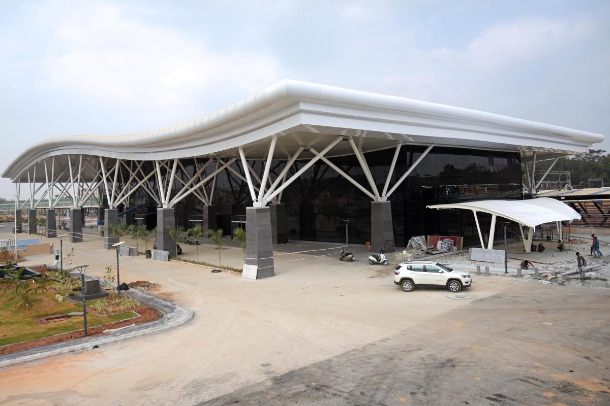 The facade of the Visvesvaraya Terminal in Baiayappanahalli, Bengaluru. DH PHOTO/PUSHKAR V