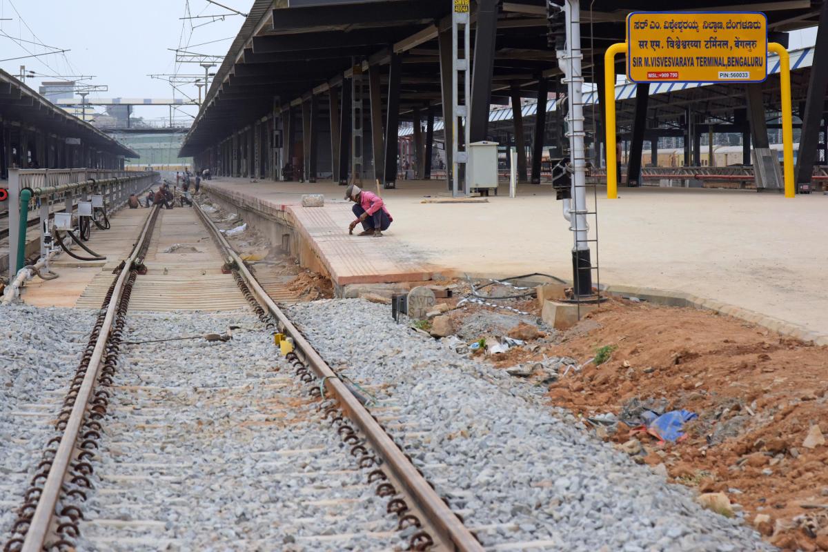 A railway line at the Visvesvaraya Terminal in Baiayappanahalli, Bengaluru. DH PHOTO/PUSHKAR V