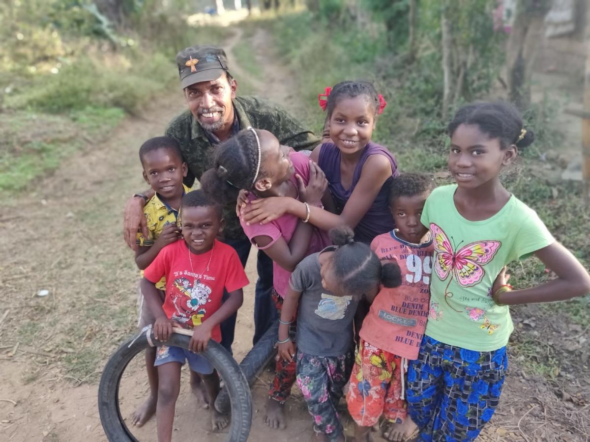 Children taking part in the Vana Belaku program
