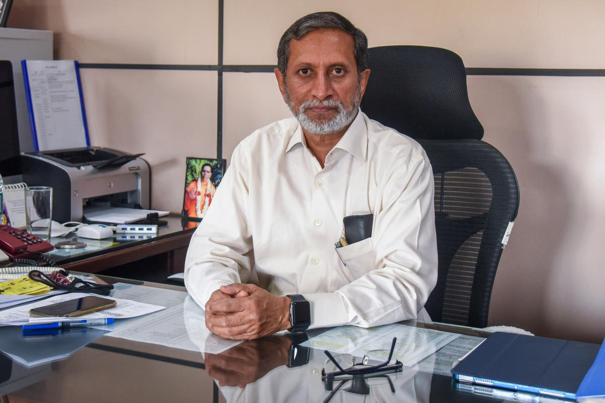 Dr M R Dinesh