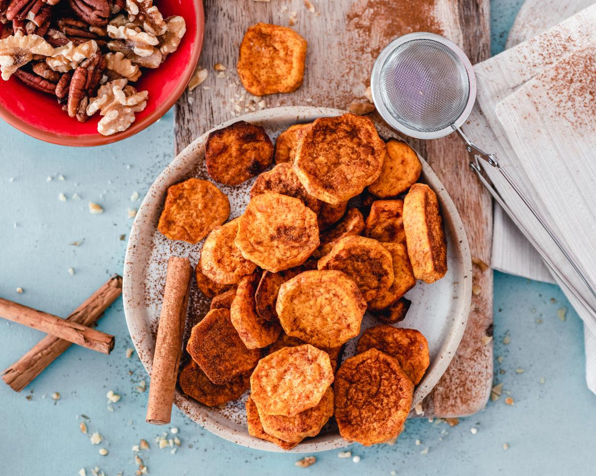 Sweet potato crispies sprinkled with cinnamon