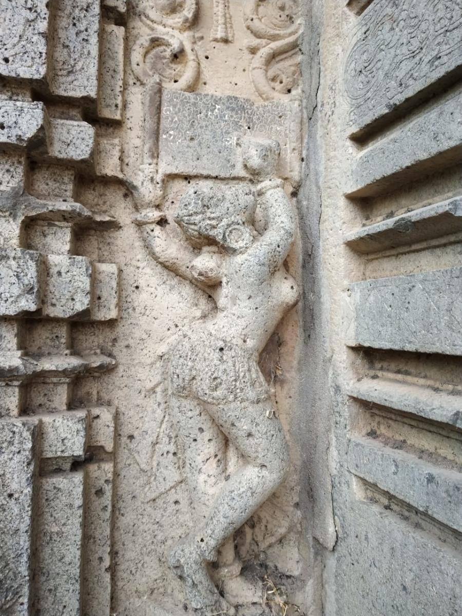 The inscription on the outer wall of the Narayan Temple at Sankeshwar. 