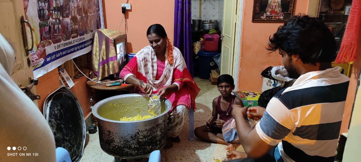 Asha Swamy prepares food for distribution.
