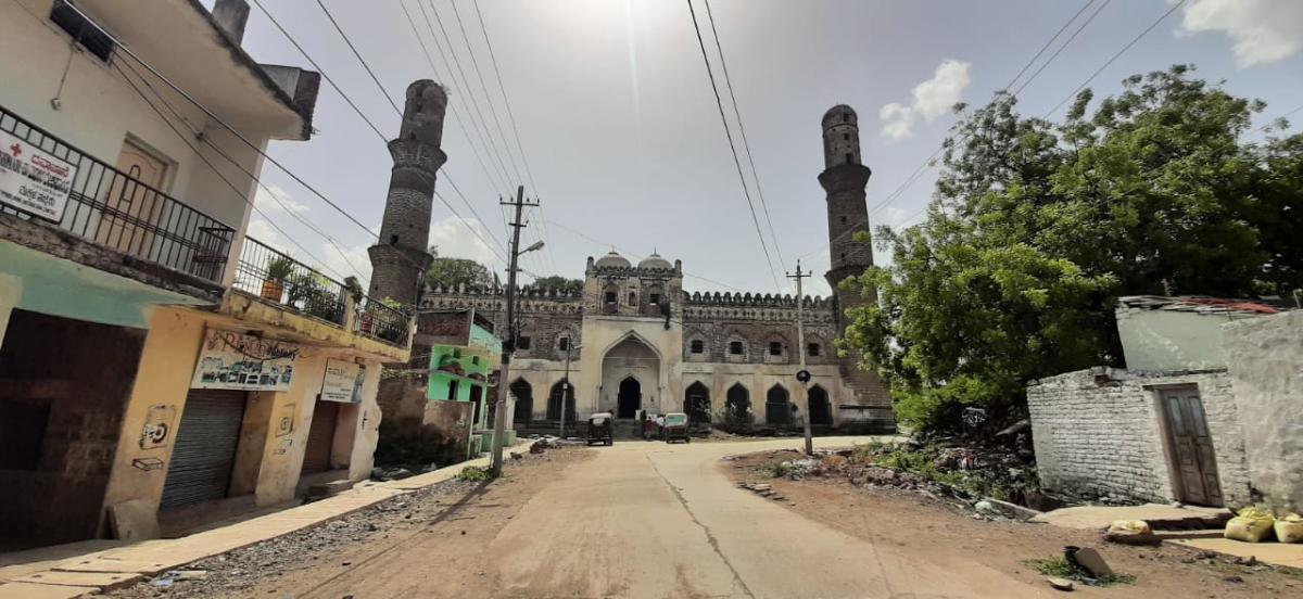 Minarets at the entrance of dargah of Sirajuddin Junaidi in Kalaburagi. Photo by Yousuf Hussain Nimbalkar