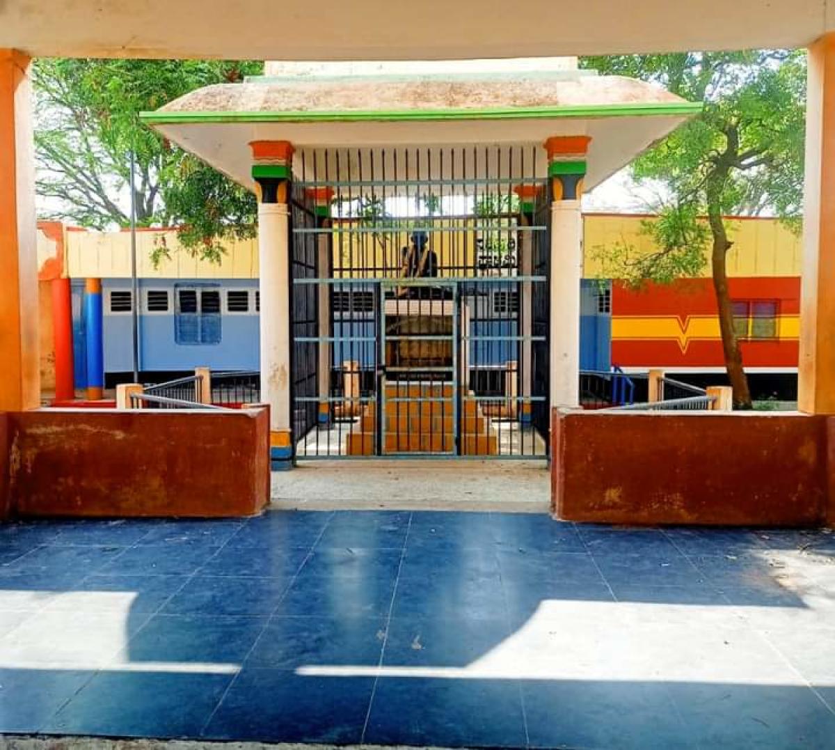 The Gandhi idol within the school premises at Jakkali. Photos by Balu Matcheri, Sangamesh Menasigi, Vaibhav Hanamshet