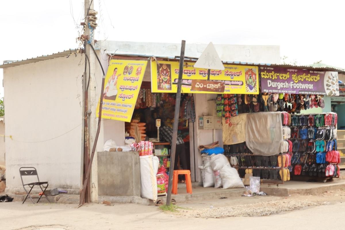 Images in a School Zone signboard on Rajendra Nagar Main Road are not clearly visible. Credit: DH Photo
