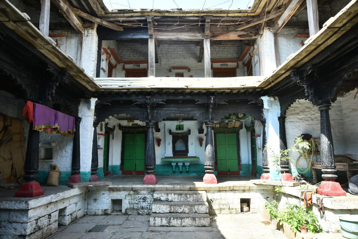 A house wears a deserted look at the village. DH PHOTO/TAJUDDIN AZAD 