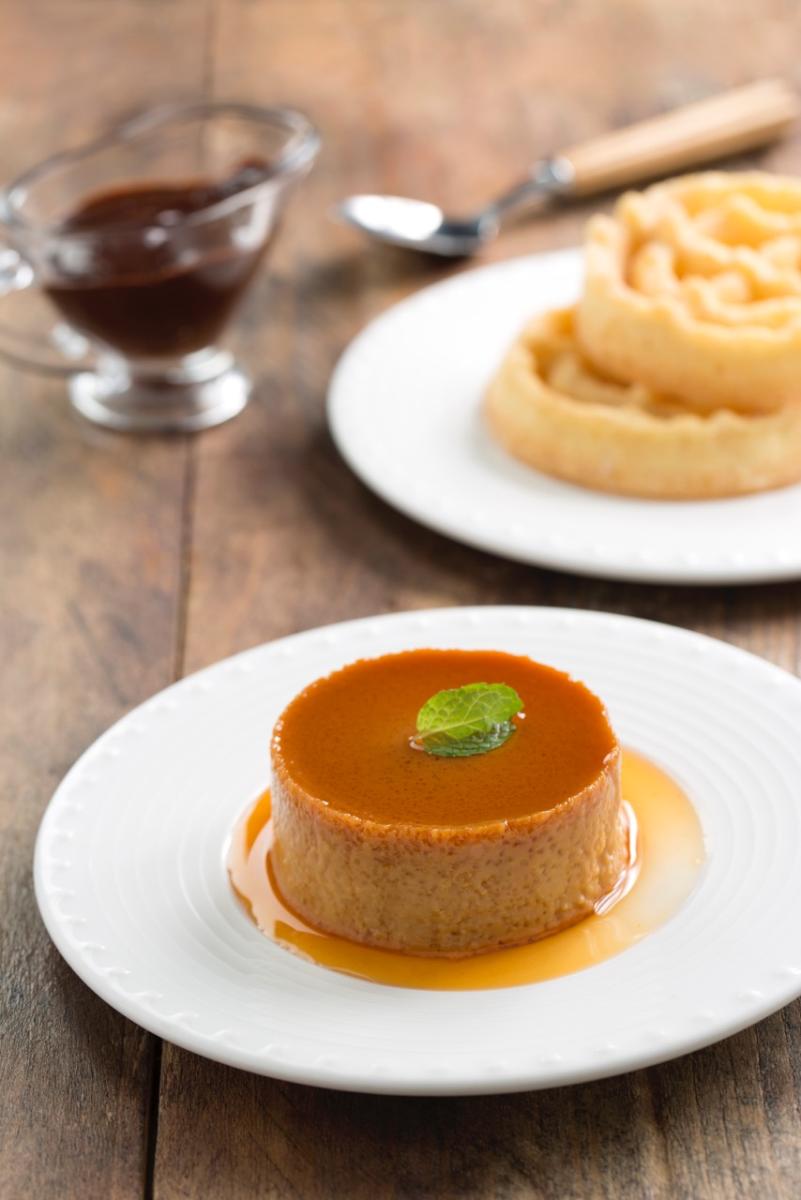 Cajeta flan & air bunuelos