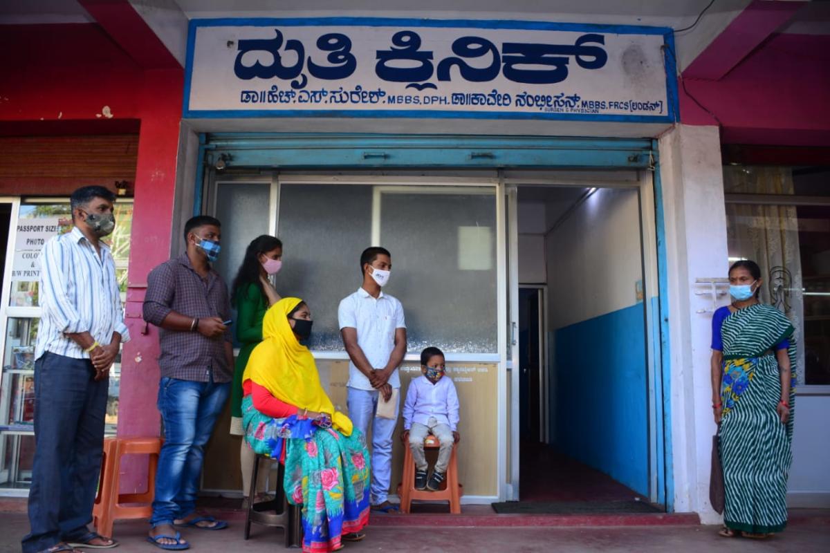Patients line up outside her clinic. They mostly come in the morning hours, from distances of up to 20 km.