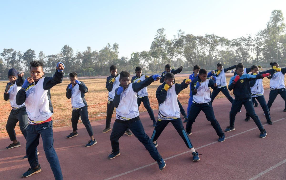 Siddi community children training at the Vidyanagar Sports Hostel under coach Dhanasanjay (not in picture). DH Photo/ B H Shivakumar