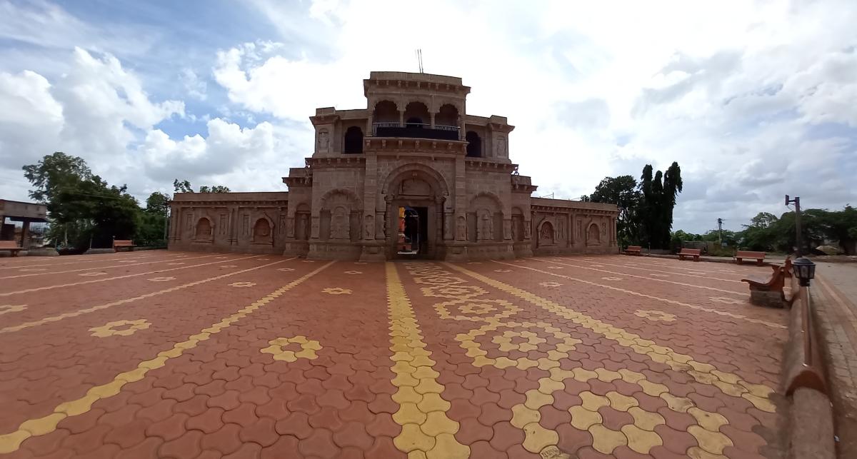 A view of the new Vitthal temple in Honnur village, Belagavi district; the ancient Vitthal temple emerges from the water in summer. Photo by author