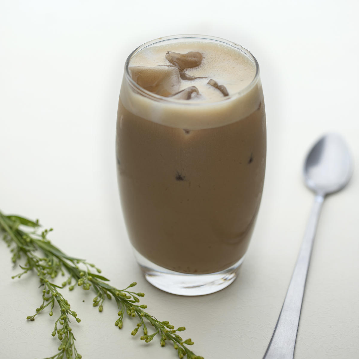 Oatmilk peach iced latte from Maverick & Farmer