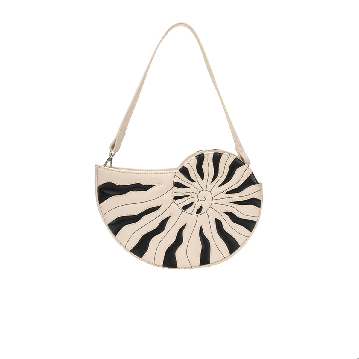 A coral-shaped bag from Tiger Marrón. 