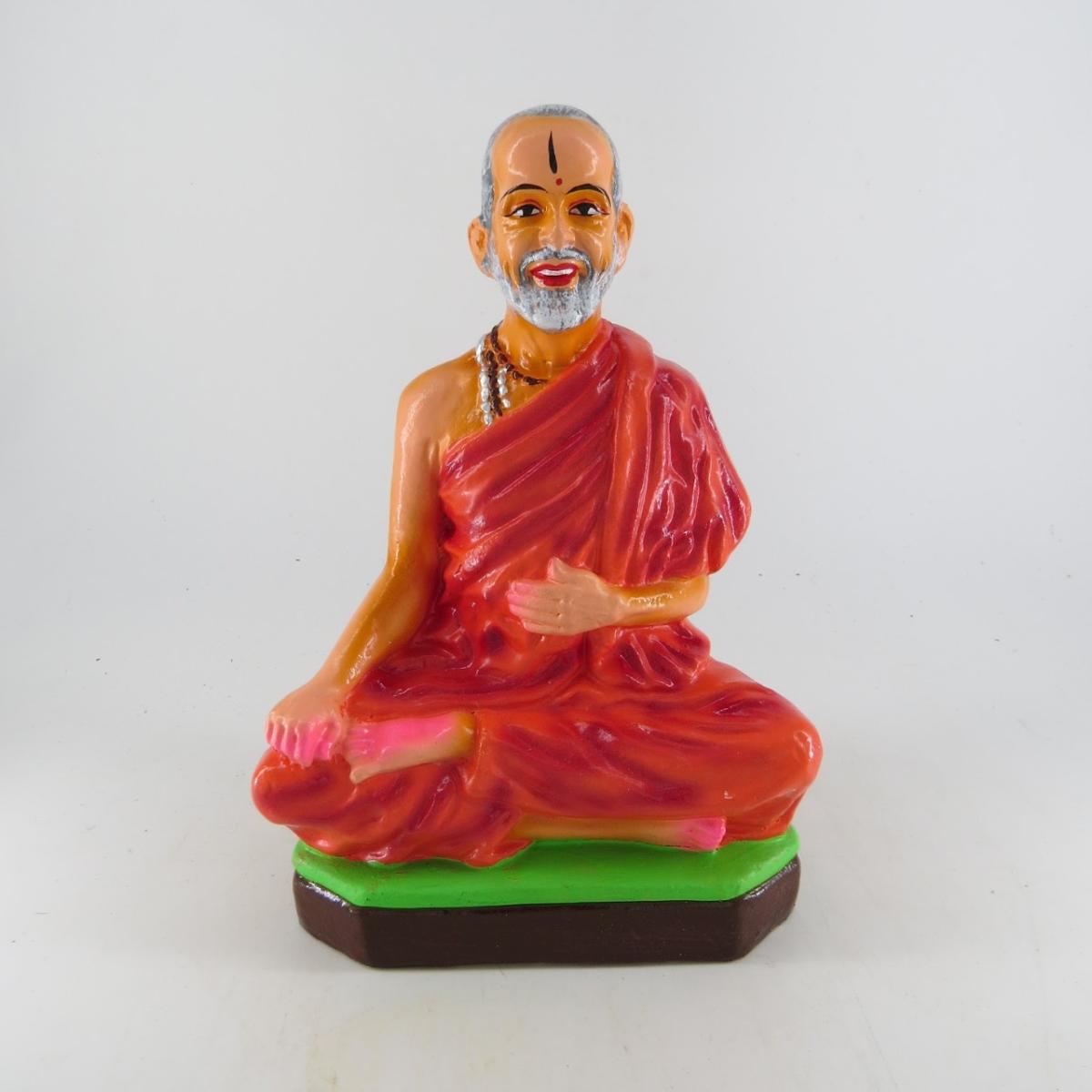 Tamaala Art Merchandise, J P Nagar has come out with a doll of Sri Vishwesha Tirtha.