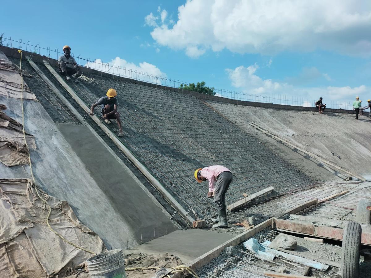 The 333.33-meter outdoor velodrome at Bhutanal in Vijayapura where the work has now resumed after years of delay. Credit: DH Photo