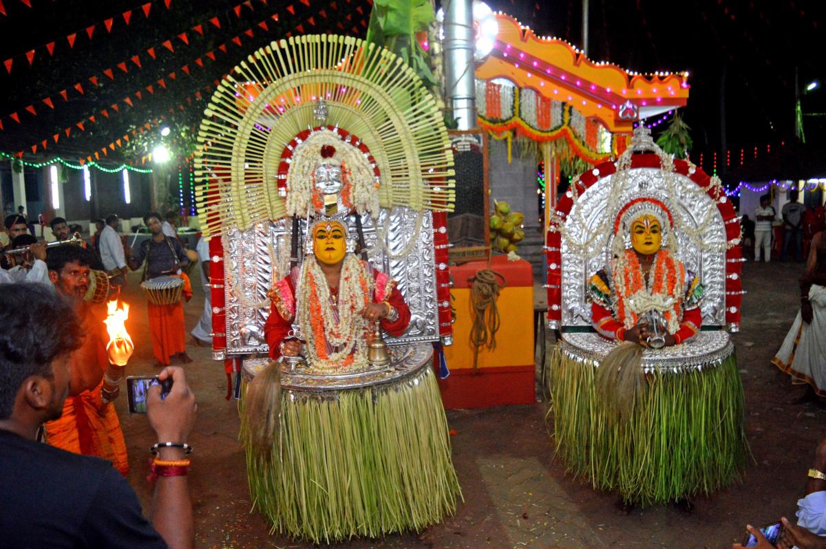 It is believed that some of the spirits who appear in the Bhoota Kola rituals are of Muslim origin; in pic, Bobbarya daiva. DH archives