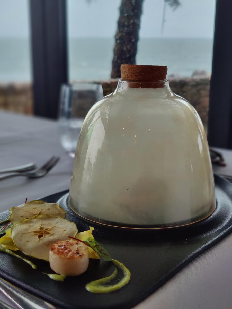 A fine dining meal at Momi Bay.