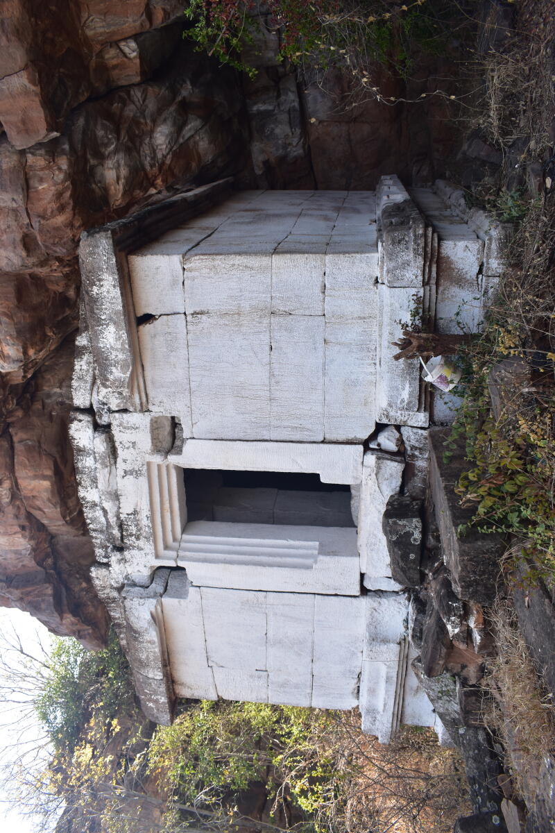 The temple roof with flat and gently-sloping parts.