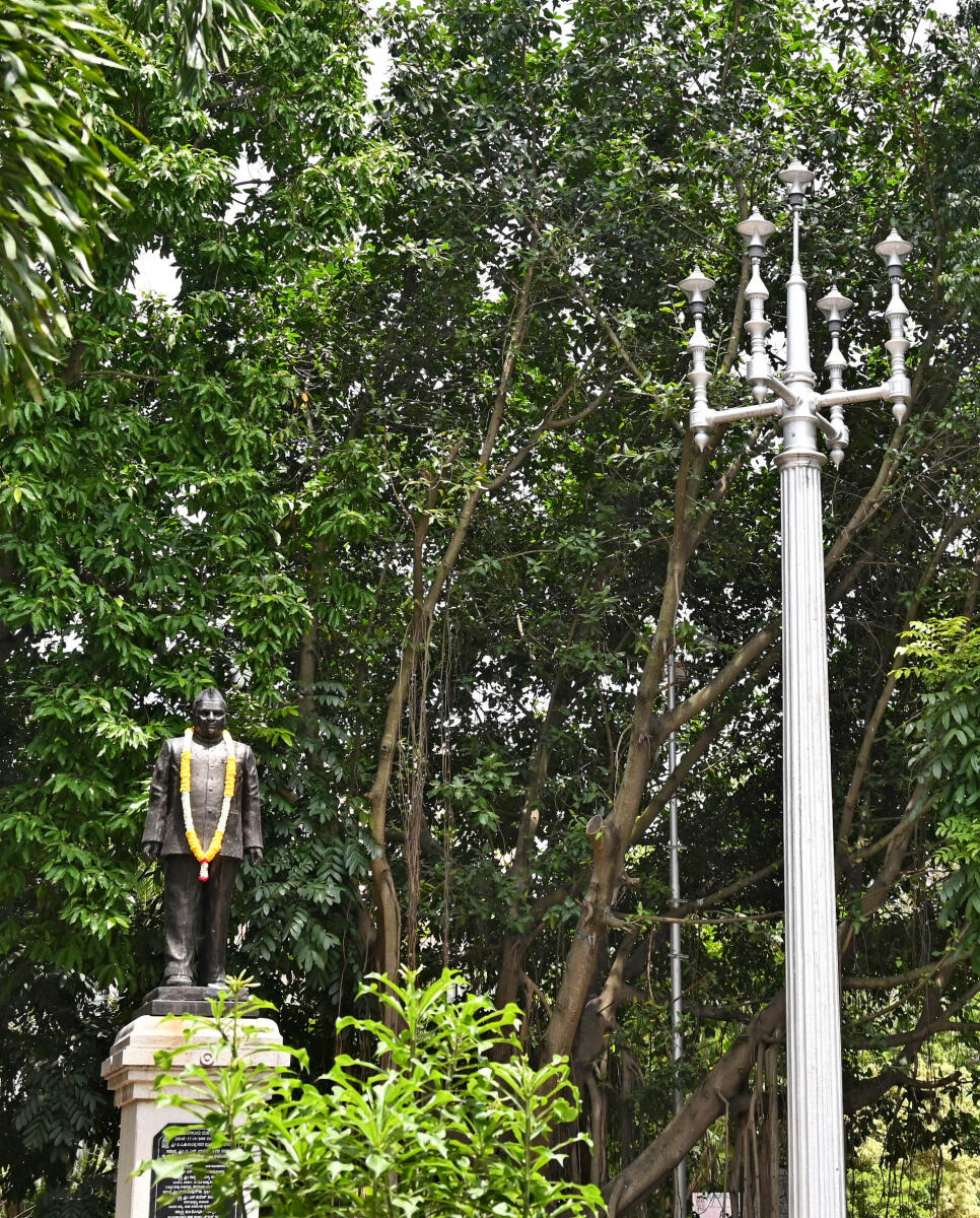 Two of the original lights have been shifted to the BBMP office. DH photo by Pushkar V