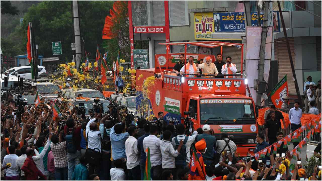 Modi, who flew into the city from Kudachi in Belagavi district in northern Karnataka around 5 pm after addressing his third public meeting in the state. Credit: DH Photo