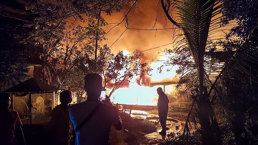 <div class="paragraphs"><p>Smoke and flame billows out after the houses of Kuki-Zo community, which were set ablaze in the violence-hit Manipur, in Imphal, Tuesday, Aug 1, 2023.</p></div>