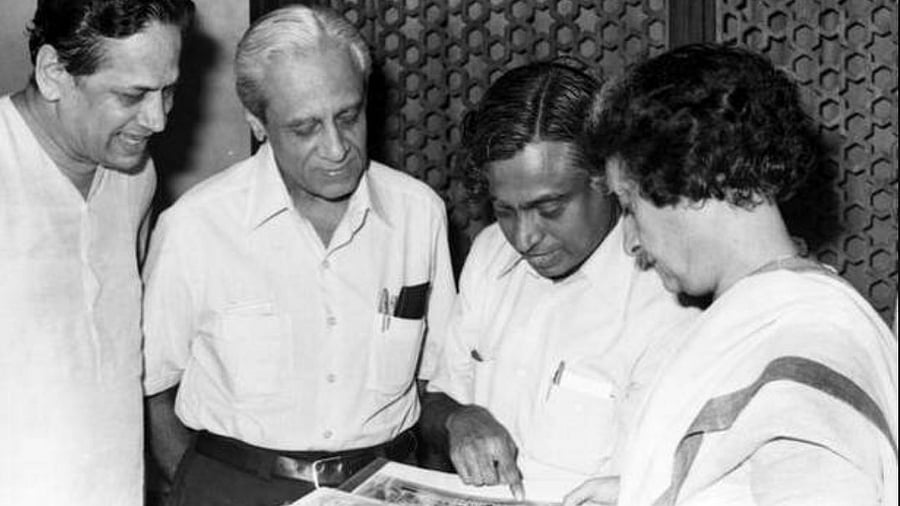 <div class="paragraphs"><p>M Indira Gandhi With Scientist A.P.J Abdul Kalam and ISRO Chairman Satish Dhawan.</p></div>