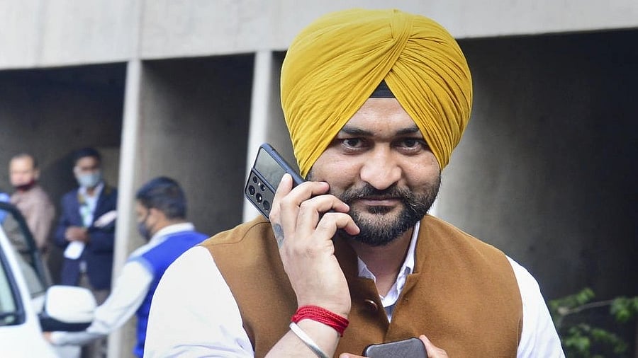 <div class="paragraphs"><p>Sandeep Singh.</p></div>