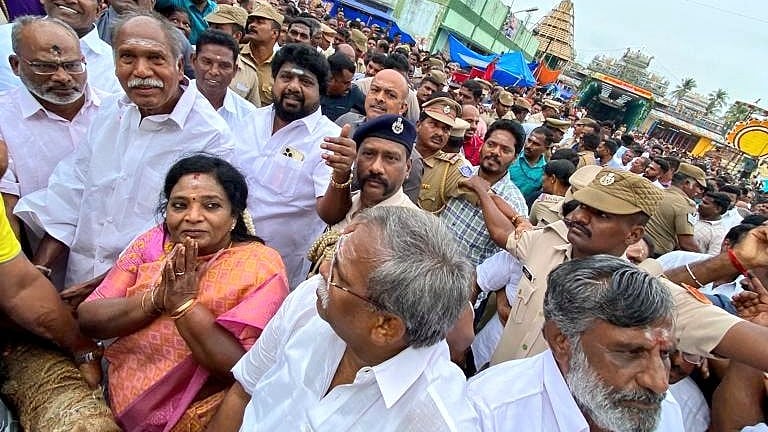 <div class="paragraphs"><p>The L-G, Chief Minister and other dignitaries later offered worship at the sanctum sanctorum and also went around the temple to pray at the deities.</p></div>