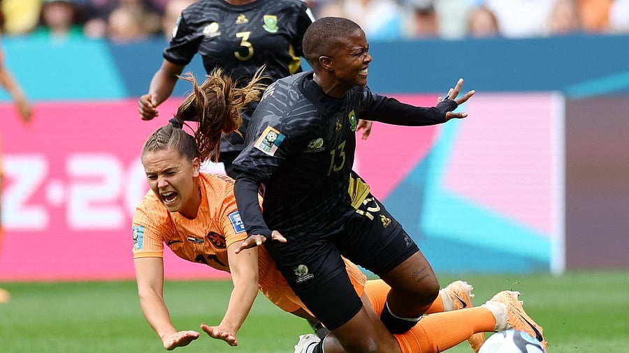 Soccer Football - FIFA Women’s World Cup Australia and New Zealand 2023 - Round of 16 - Netherlands v South Africa - Sydney Football Stadium, Sydney, Australia - August 6, 2023 South Africa's Bambanani Mbane in action with Netherlands' Lieke Martens REUTERS/Carl Recine TPX IMAGES OF THE DAY