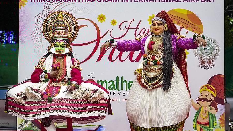 <div class="paragraphs"><p>Artists perform 'Kathakali' as part of the Onam celebrations.</p></div>